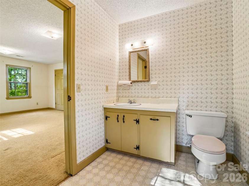 114 Overlook Road, Asheville, NC 28803.  MLS# CAR4385234, YatesRealty ID 25384. 