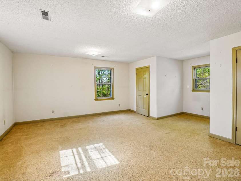 114 Overlook Road, Asheville, NC 28803.  MLS# CAR4385234, YatesRealty ID 25384. 