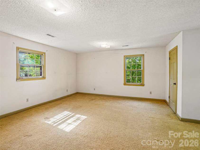 114 Overlook Road, Asheville, NC 28803.  MLS# CAR4385234, YatesRealty ID 25384. 