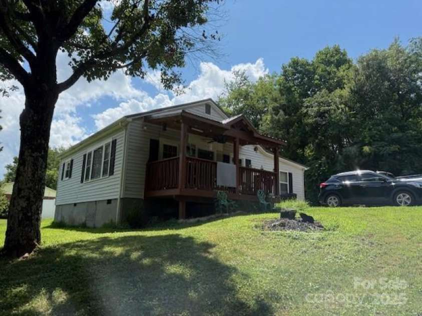 332 Crawley Drive, Morganton, NC 28655.  MLS# CAR4280715, YatesRealty ID 25384. 