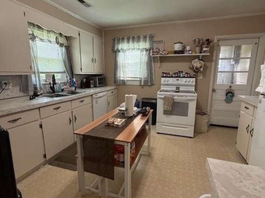 332 Crawley Drive, Morganton, NC 28655.  MLS# CAR4280715, YatesRealty ID 25384. 