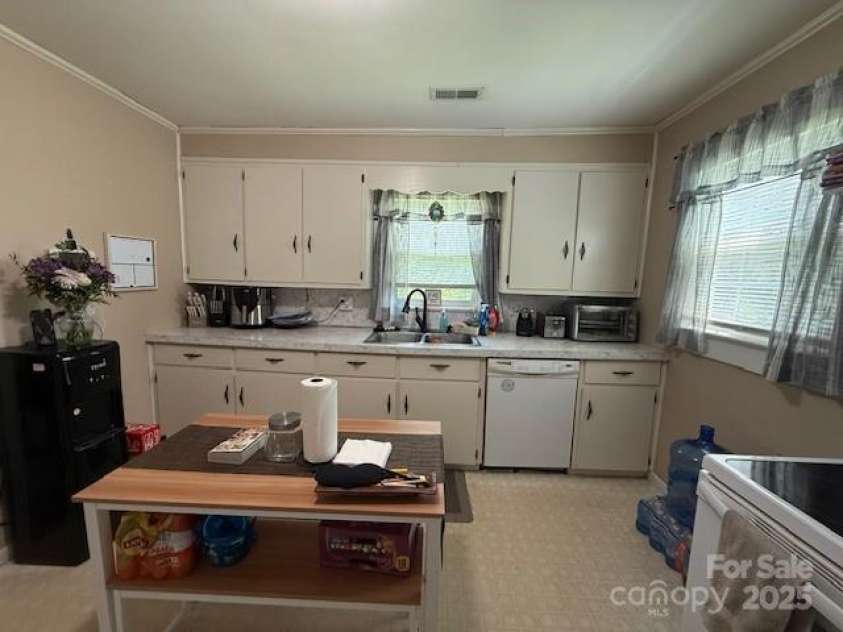 332 Crawley Drive, Morganton, NC 28655.  MLS# CAR4280715, YatesRealty ID 25384. 