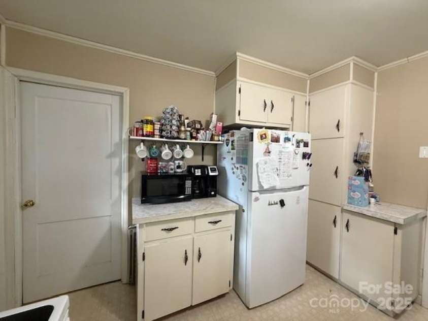 332 Crawley Drive, Morganton, NC 28655.  MLS# CAR4280715, YatesRealty ID 25384. 