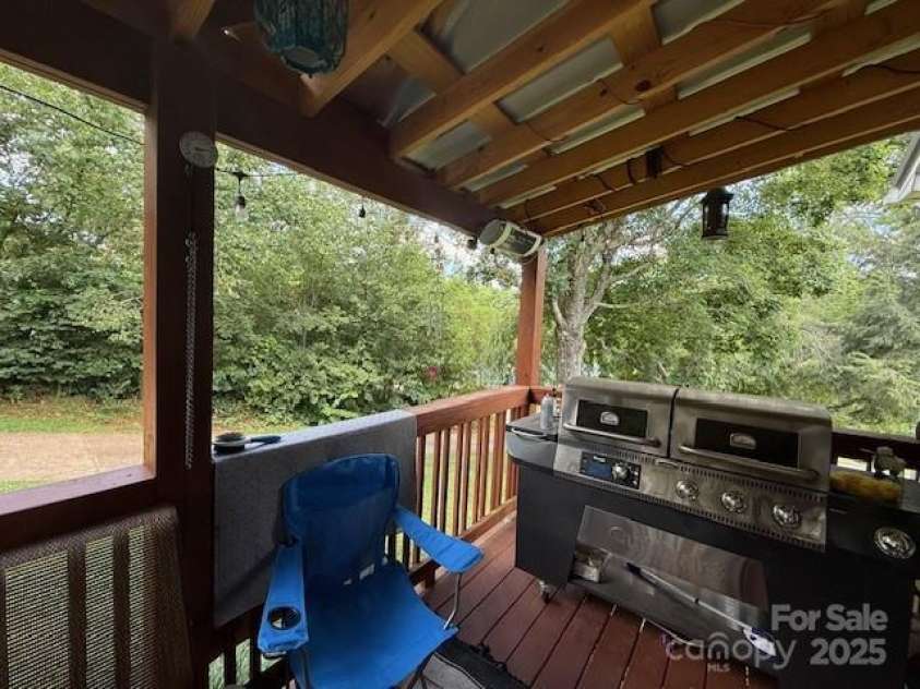 332 Crawley Drive, Morganton, NC 28655.  MLS# CAR4280715, YatesRealty ID 25384. 