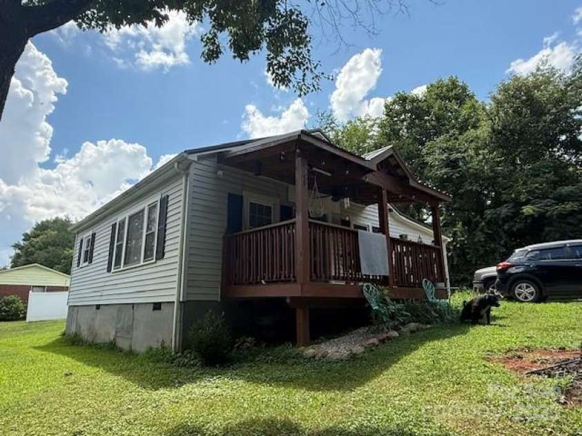 332 Crawley Drive, Morganton, NC 28655.  MLS# CAR4280715, YatesRealty ID 25384. 