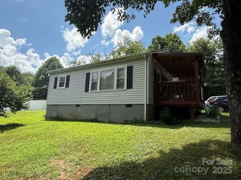 332 Crawley Drive, Morganton, NC 28655.  MLS# CAR4280715, YatesRealty ID 25384. 