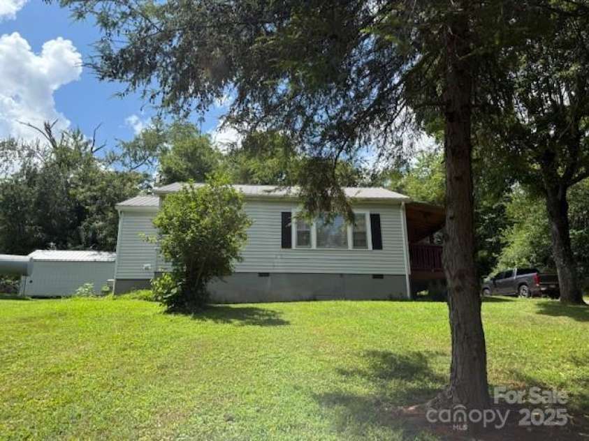 332 Crawley Drive, Morganton, NC 28655.  MLS# CAR4280715, YatesRealty ID 25384. 
