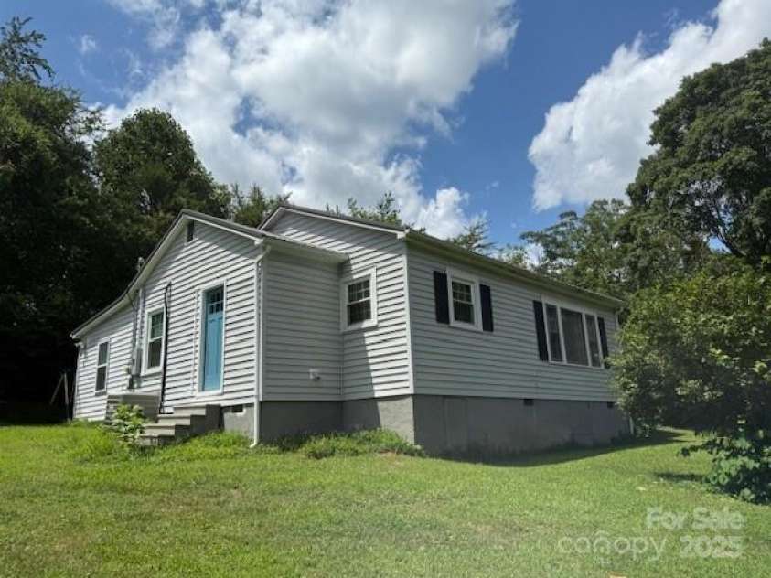 332 Crawley Drive, Morganton, NC 28655.  MLS# CAR4280715, YatesRealty ID 25384. 