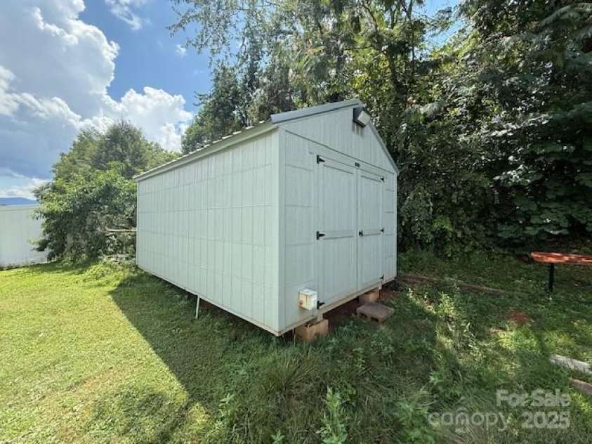 332 Crawley Drive, Morganton, NC 28655.  MLS# CAR4280715, YatesRealty ID 25384. 