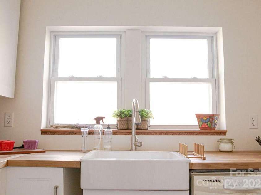 355 Walnut Avenue, Spruce Pine, NC 28777.  MLS# CAR4280566, YatesRealty ID 25385. 