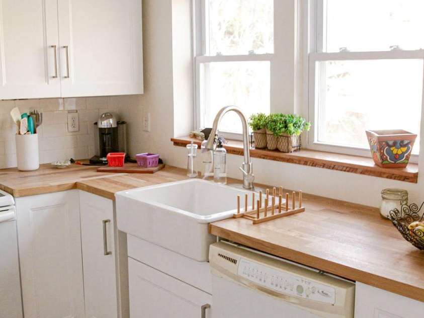 355 Walnut Avenue, Spruce Pine, NC 28777.  MLS# CAR4280566, YatesRealty ID 25385. 