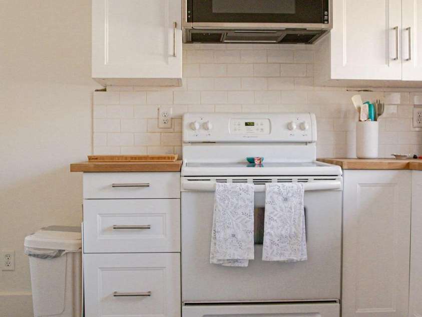 355 Walnut Avenue, Spruce Pine, NC 28777.  MLS# CAR4280566, YatesRealty ID 25385. 