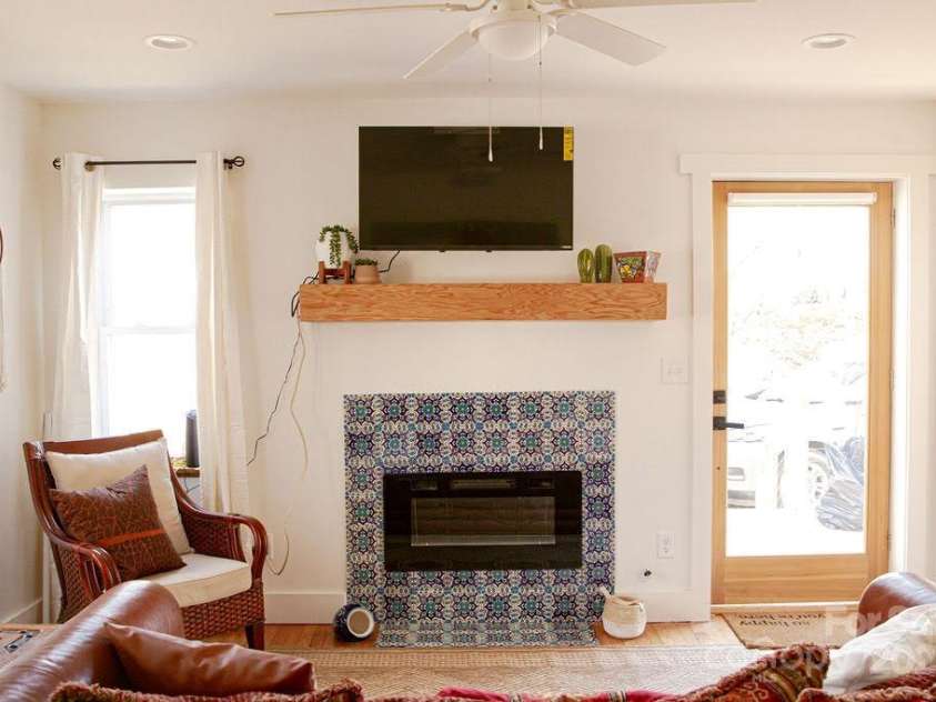 355 Walnut Avenue, Spruce Pine, NC 28777.  MLS# CAR4280566, YatesRealty ID 25385. 