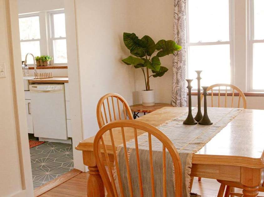 355 Walnut Avenue, Spruce Pine, NC 28777.  MLS# CAR4280566, YatesRealty ID 25385. 