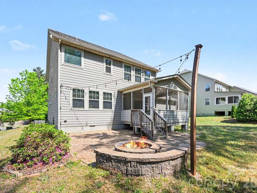 2009 Trading Path Lane, Waxhaw, NC 28173.  MLS# CAR4373894, YatesRealty ID 25386. 