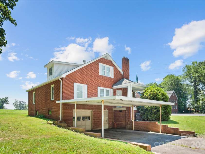 888 Monte Vista Road, Candler, NC 28715.  MLS# CAR4280575, YatesRealty ID 25386. Covered parking