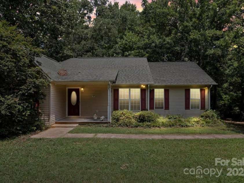 4524 Echols Drive, Sharon, SC 29742.  MLS# CAR4280502, YatesRealty ID 25387. 