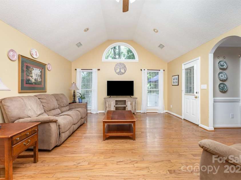 101 Citation Lane, Gastonia, NC 28056.  MLS# CAR4279144, YatesRealty ID 25388. 