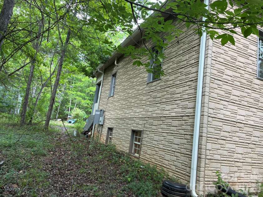 2051 Sutton Spring Road, York, SC 29745.  MLS# CAR4383938, YatesRealty ID 25388. Back