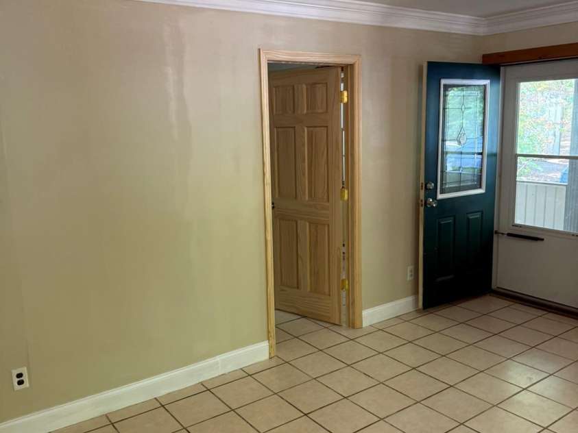 2051 Sutton Spring Road, York, SC 29745.  MLS# CAR4383938, YatesRealty ID 25388. Right side of great room