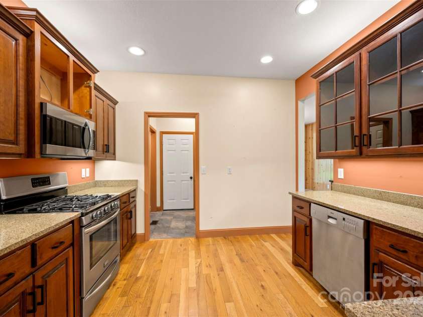 60 Bridge Lane, Tryon, NC 28782.  MLS# CAR4280439, YatesRealty ID 25389. Kitchen features granite counters and stainless steel appliances
