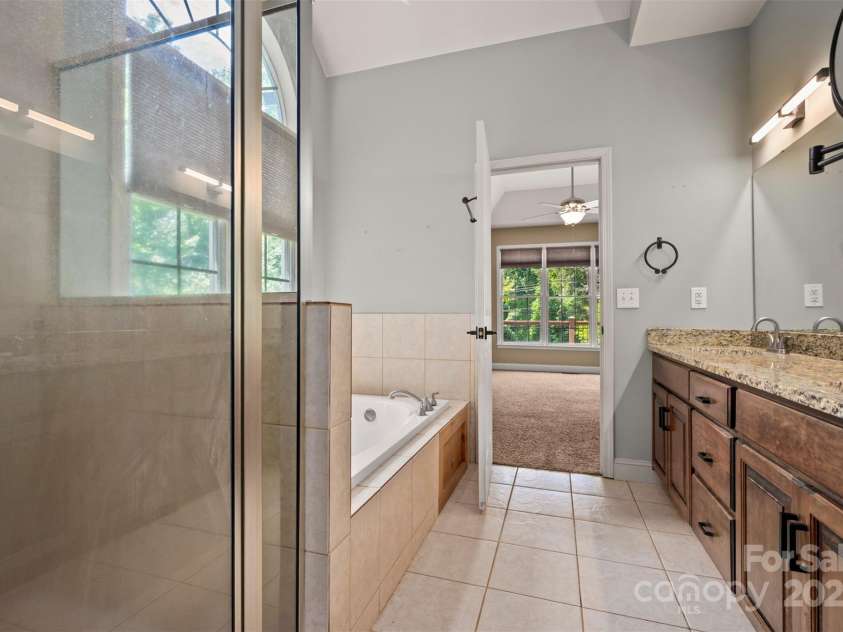 60 Bridge Lane, Tryon, NC 28782.  MLS# CAR4280439, YatesRealty ID 25389. Primary Ensuite Separate shower and Tub