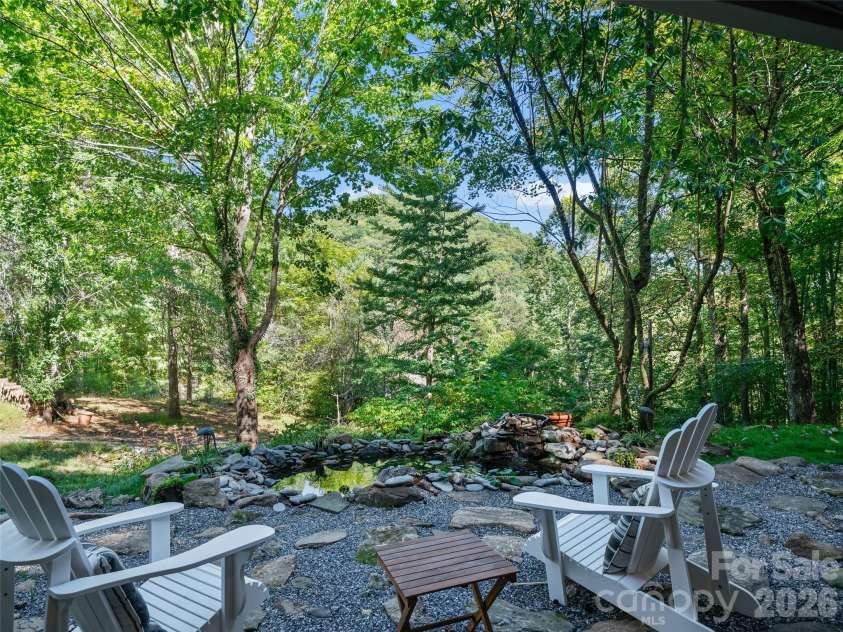 81 Summer Trees Lane, Burnsville, NC 28714.  MLS# CAR4383853, YatesRealty ID 25389. 