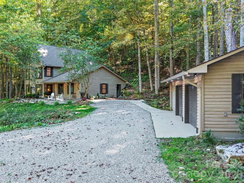 81 Summer Trees Lane, Burnsville, NC 28714.  MLS# CAR4383853, YatesRealty ID 25389. 