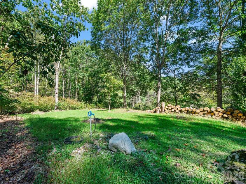 81 Summer Trees Lane, Burnsville, NC 28714.  MLS# CAR4383853, YatesRealty ID 25389. 