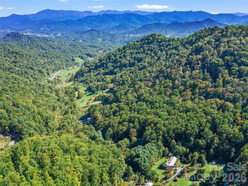 81 Summer Trees Lane, Burnsville, NC 28714.  MLS# CAR4383853, YatesRealty ID 25389. 