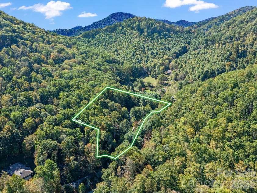 81 Summer Trees Lane, Burnsville, NC 28714.  MLS# CAR4383853, YatesRealty ID 25389. 