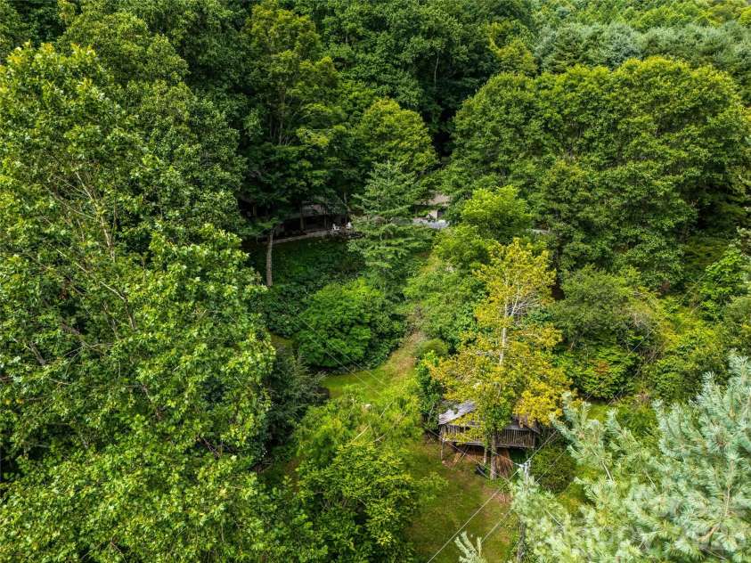 81 Summer Trees Lane, Burnsville, NC 28714.  MLS# CAR4417537, YatesRealty ID 25389. 