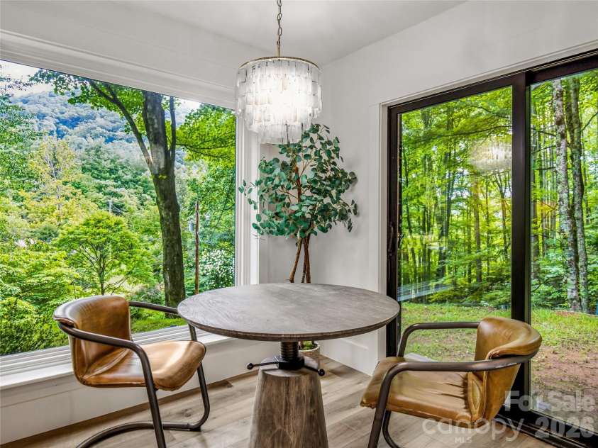 81 Summer Trees Lane, Burnsville, NC 28714.  MLS# CAR4417537, YatesRealty ID 25389. Breakfast nook or dining area.