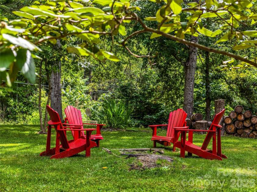 81 Summer Trees Lane, Burnsville, NC 28714.  MLS# CAR4417537, YatesRealty ID 25389. Front lawn area