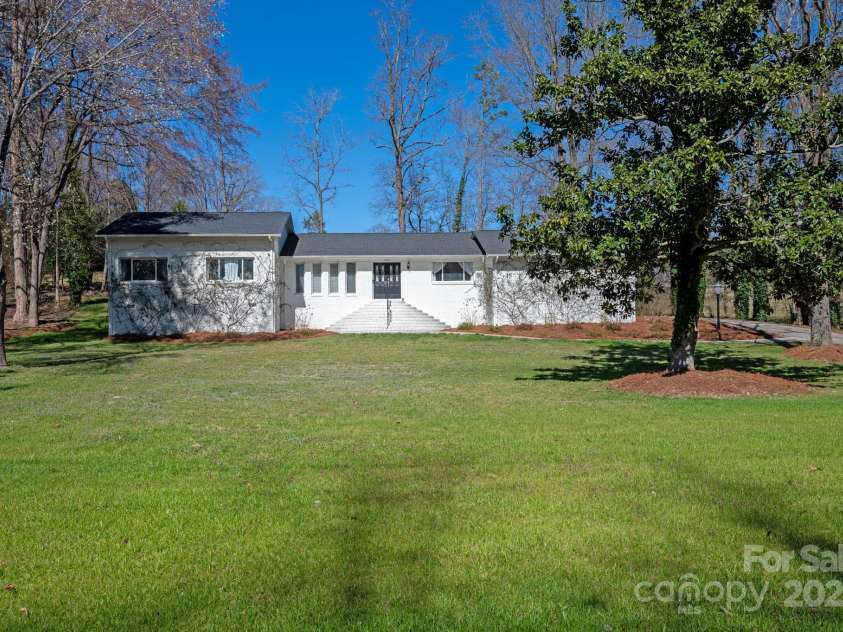 534 Kirby Lane, Matthews, NC 28104.  MLS# CAR4229062, YatesRealty ID 2539. 