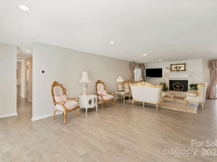 534 Kirby Lane, Matthews, NC 28104.  MLS# CAR4229062, YatesRealty ID 2539. 