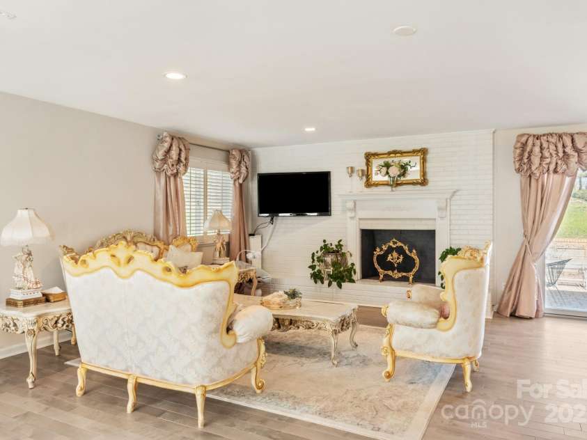 534 Kirby Lane, Matthews, NC 28104.  MLS# CAR4229062, YatesRealty ID 2539. 