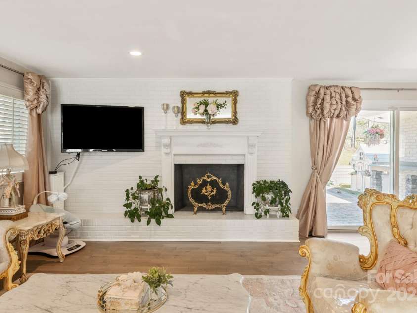 534 Kirby Lane, Matthews, NC 28104.  MLS# CAR4229062, YatesRealty ID 2539. 