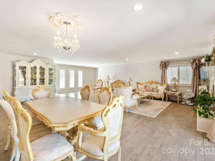 534 Kirby Lane, Matthews, NC 28104.  MLS# CAR4229062, YatesRealty ID 2539. 