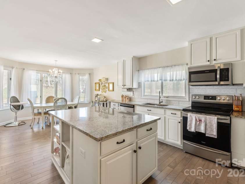 534 Kirby Lane, Matthews, NC 28104.  MLS# CAR4229062, YatesRealty ID 2539. 