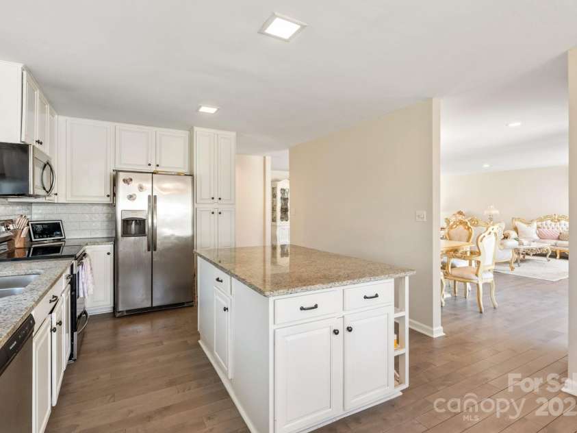 534 Kirby Lane, Matthews, NC 28104.  MLS# CAR4229062, YatesRealty ID 2539. 