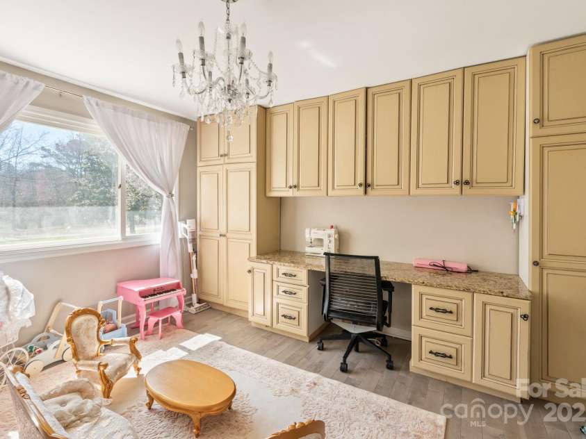 534 Kirby Lane, Matthews, NC 28104.  MLS# CAR4229062, YatesRealty ID 2539. 