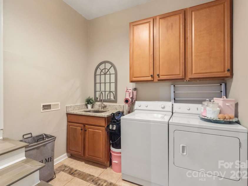 534 Kirby Lane, Matthews, NC 28104.  MLS# CAR4229062, YatesRealty ID 2539. 