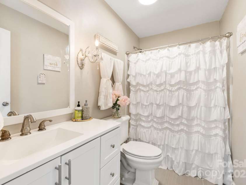 534 Kirby Lane, Matthews, NC 28104.  MLS# CAR4229062, YatesRealty ID 2539. 