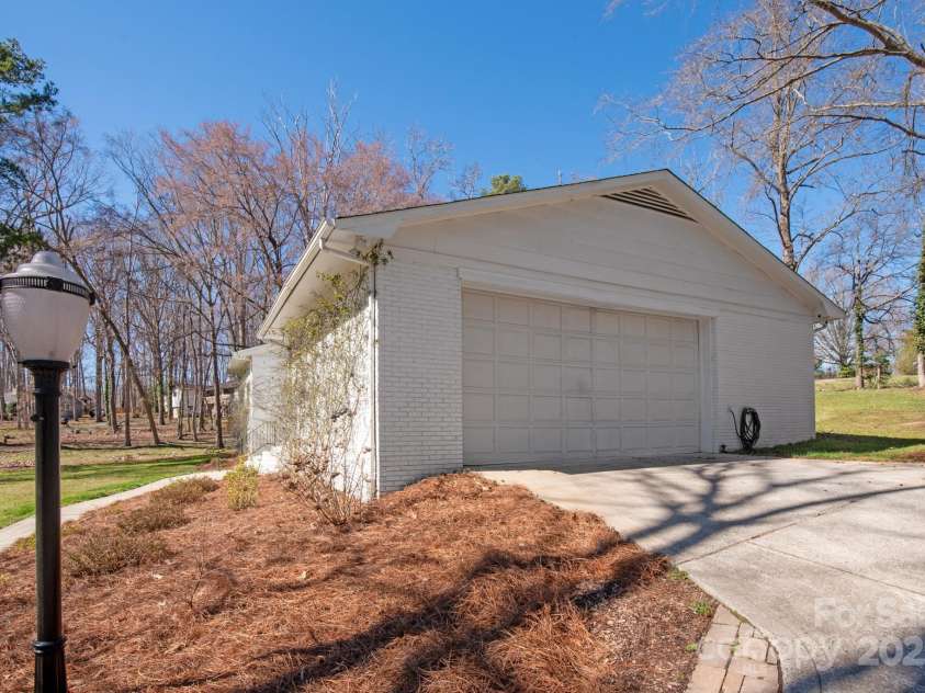 534 Kirby Lane, Matthews, NC 28104.  MLS# CAR4229062, YatesRealty ID 2539. 