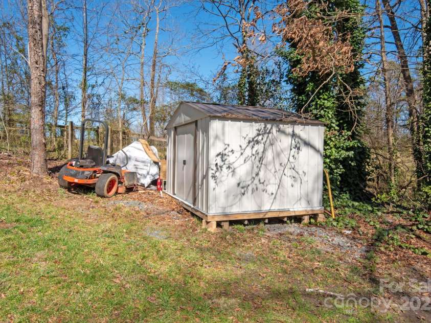534 Kirby Lane, Matthews, NC 28104.  MLS# CAR4229062, YatesRealty ID 2539. 