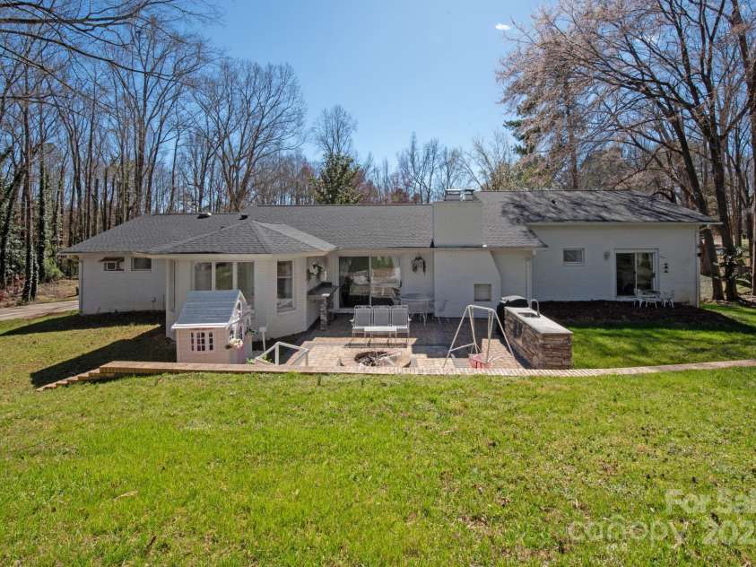 534 Kirby Lane, Matthews, NC 28104.  MLS# CAR4229062, YatesRealty ID 2539. 