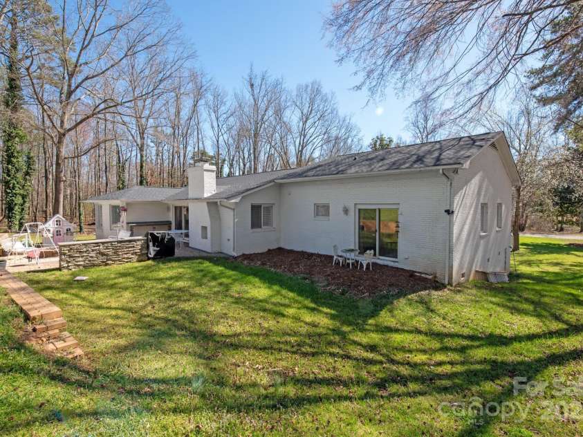 534 Kirby Lane, Matthews, NC 28104.  MLS# CAR4229062, YatesRealty ID 2539. 
