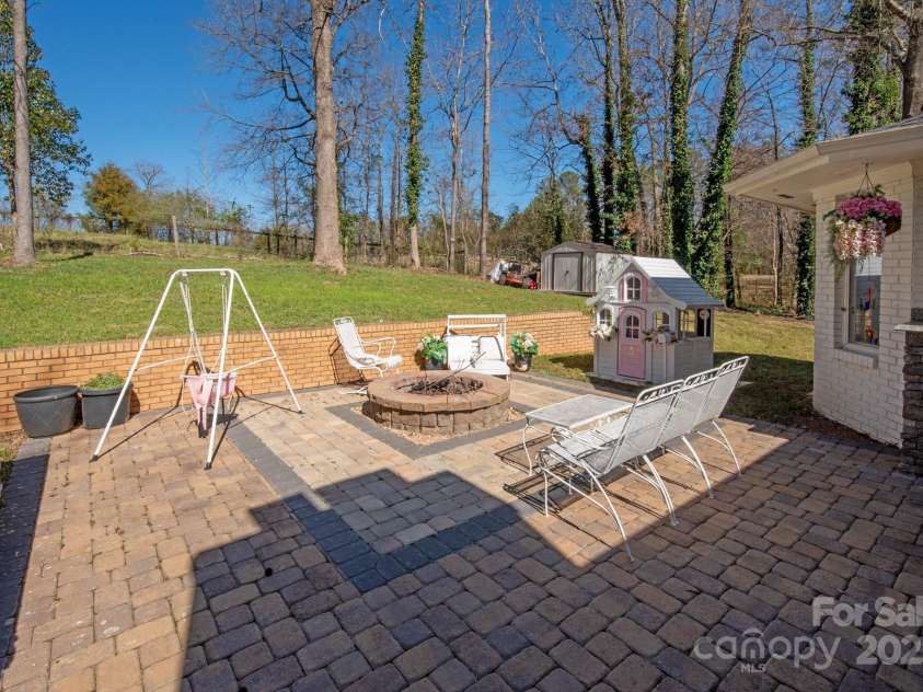 534 Kirby Lane, Matthews, NC 28104.  MLS# CAR4229062, YatesRealty ID 2539. 