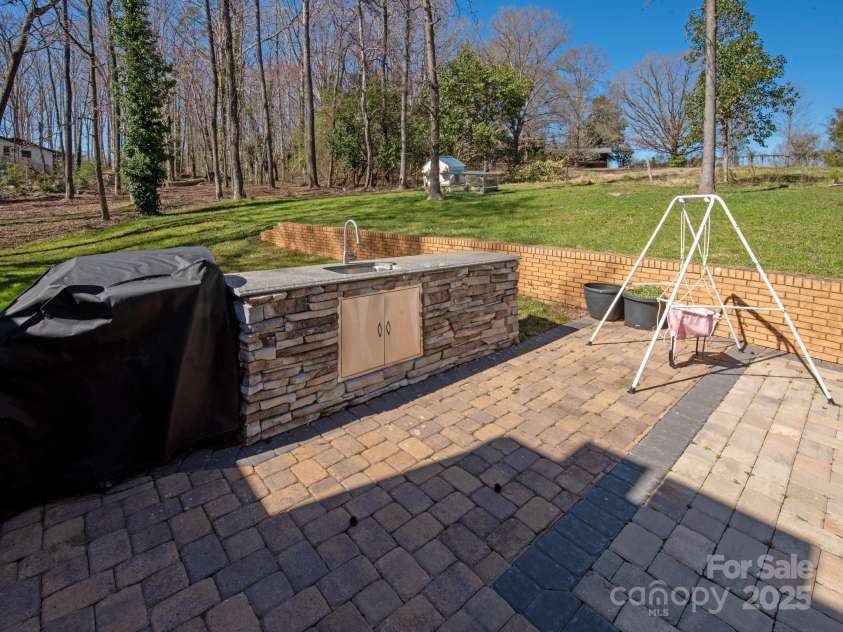 534 Kirby Lane, Matthews, NC 28104.  MLS# CAR4229062, YatesRealty ID 2539. 